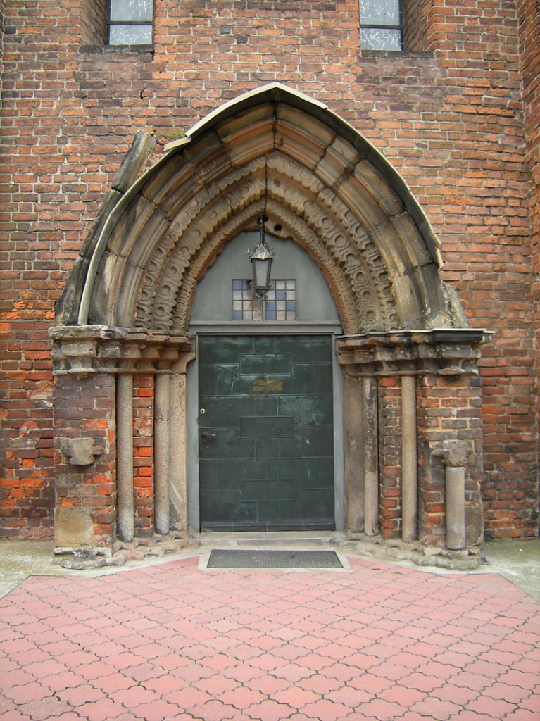 Kalkow church door